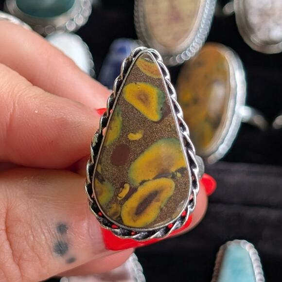 Vintage Jewelry - Brown Swirl Boho Statement Ring Trippy Sterling Silver Vintage Southwest Size 8
